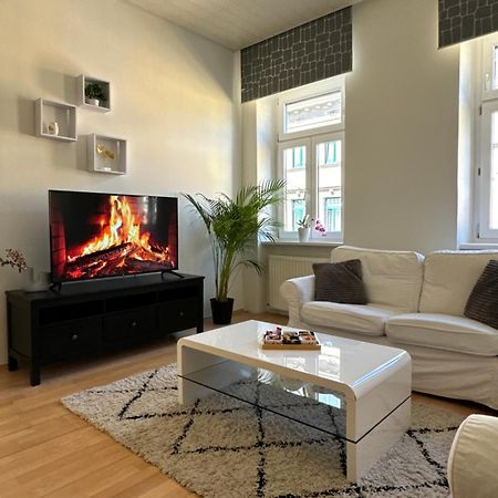 Charmante Zentral Gelegene Wohnung Wien Exterior foto